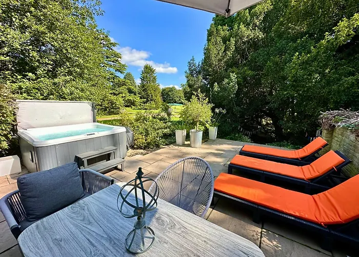 Stunning Countryside Home With Hot Tub - Sleeps 8