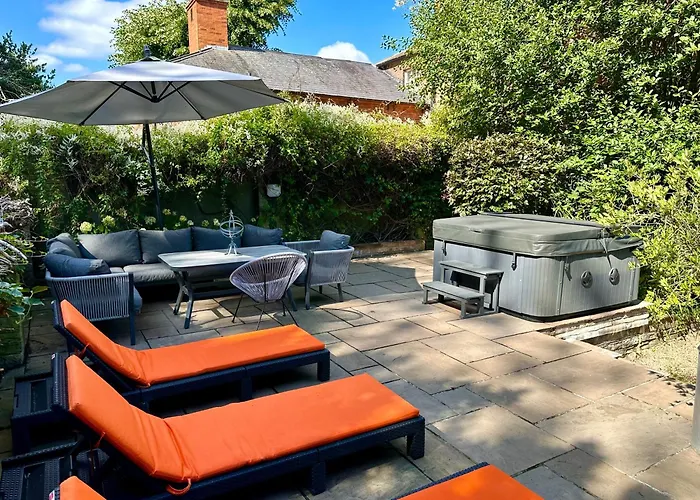 Stunning Countryside Home With Hot Tub - Sleeps 8