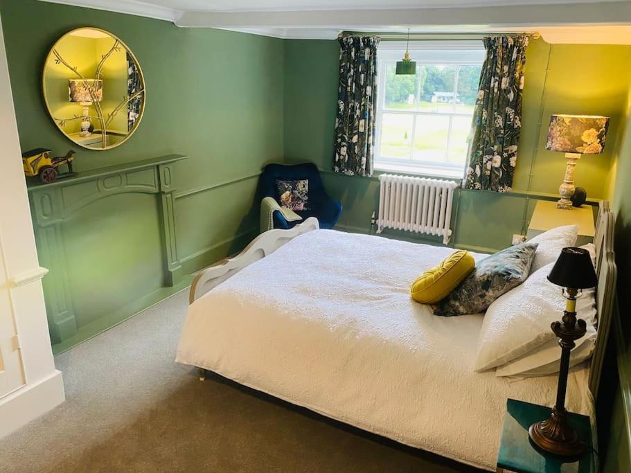 Stunning Countryside With Hot Tub - Sleeps 8 Holiday home Thurgarton (Nottinghamshire)
