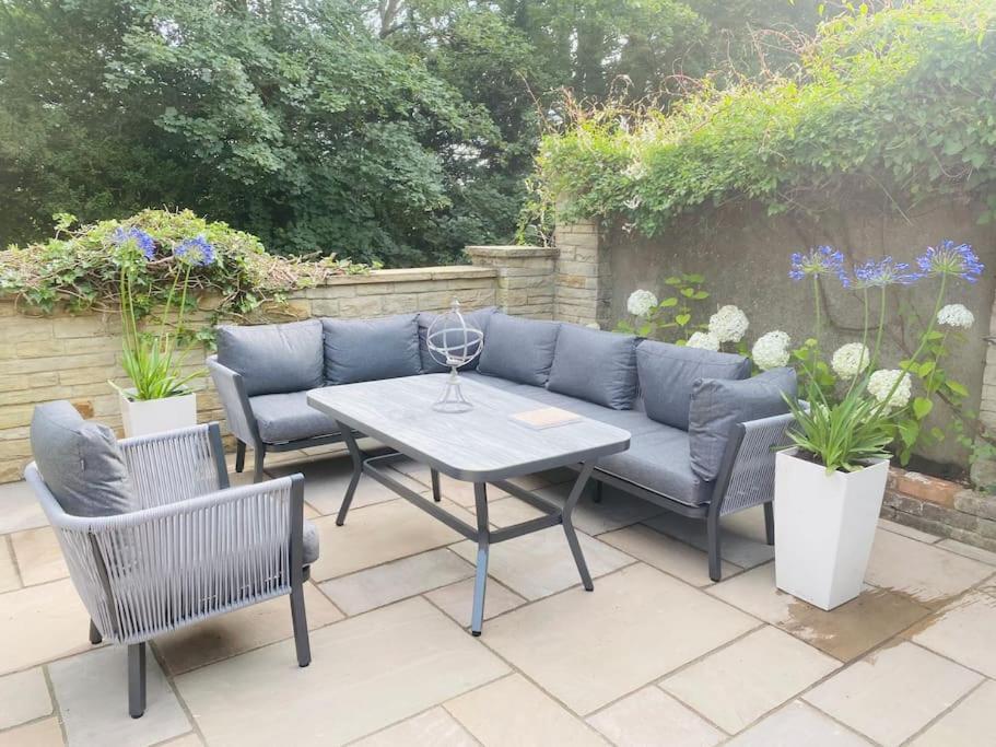 Stunning Countryside With Hot Tub - Sleeps 8