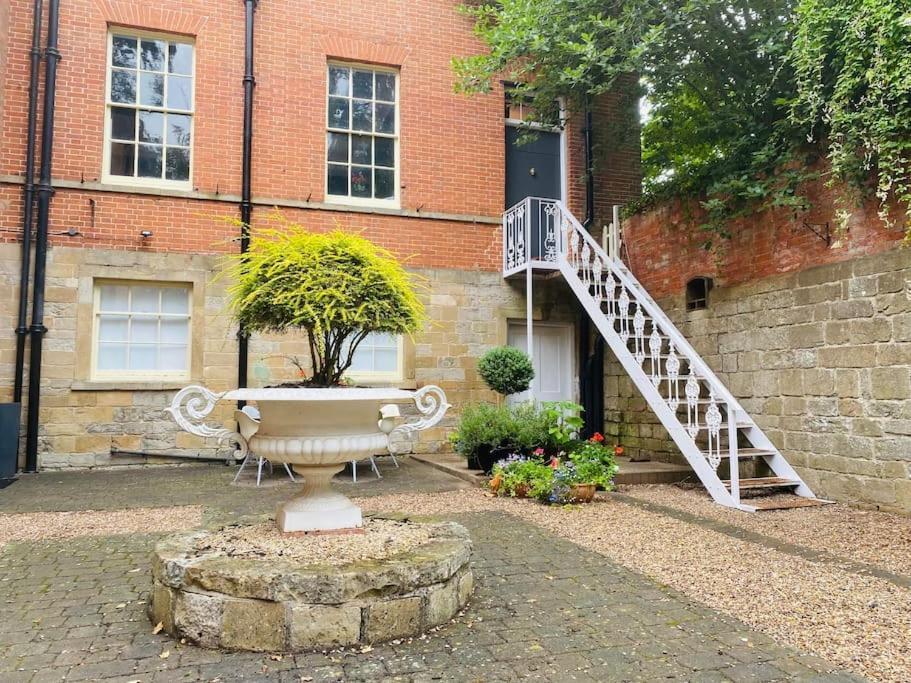 Stunning Countryside With Hot Tub - Sleeps 8 *