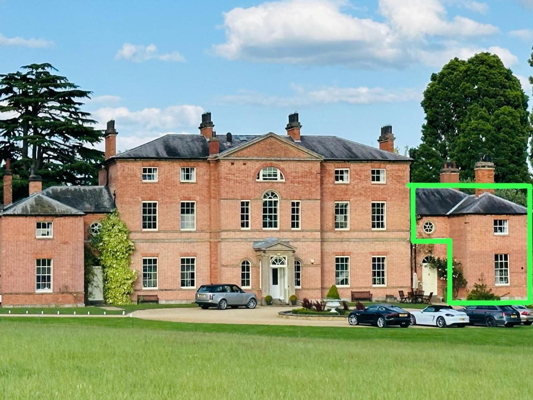 Stunning Countryside With Hot Tub - Sleeps 8 *