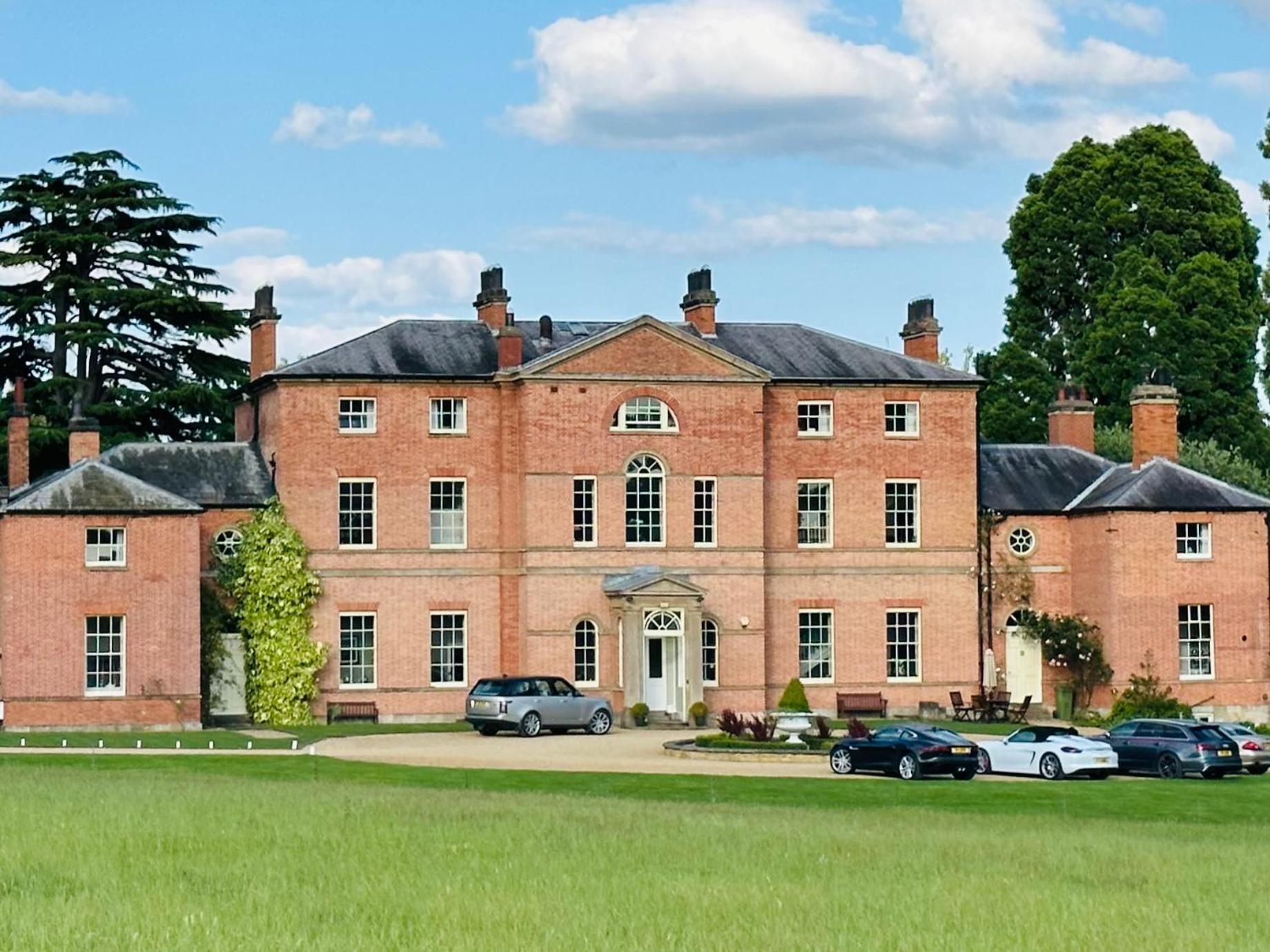 Stunning Countryside With Hot Tub - Sleeps 8 Holiday home